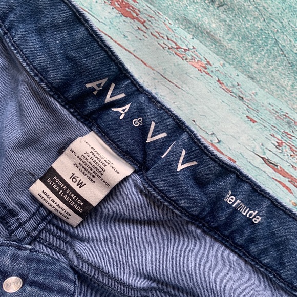 COPY - Ava & Viv distressed Bermuda blue jean shorts plus size 16W - Picture 3 of 3